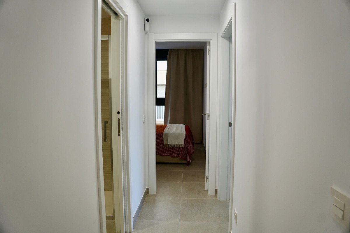 2 Bed Middle Floor Apartment in Estepona