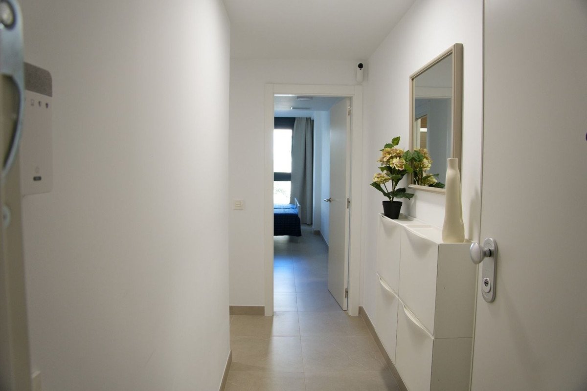 2 Bed Middle Floor Apartment in Estepona