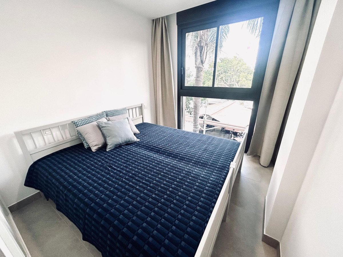 2 Bed Middle Floor Apartment in Estepona