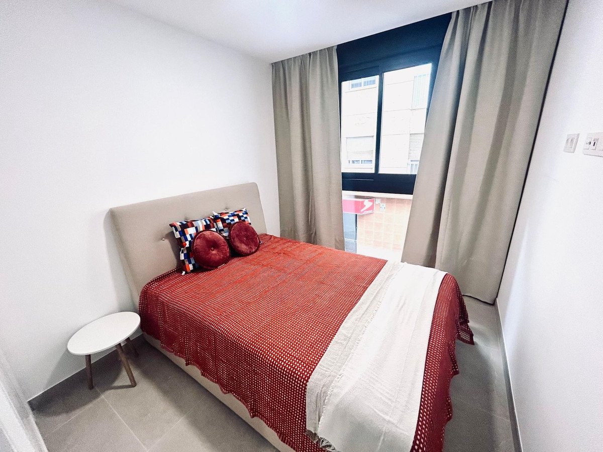 2 Bed Middle Floor Apartment in Estepona