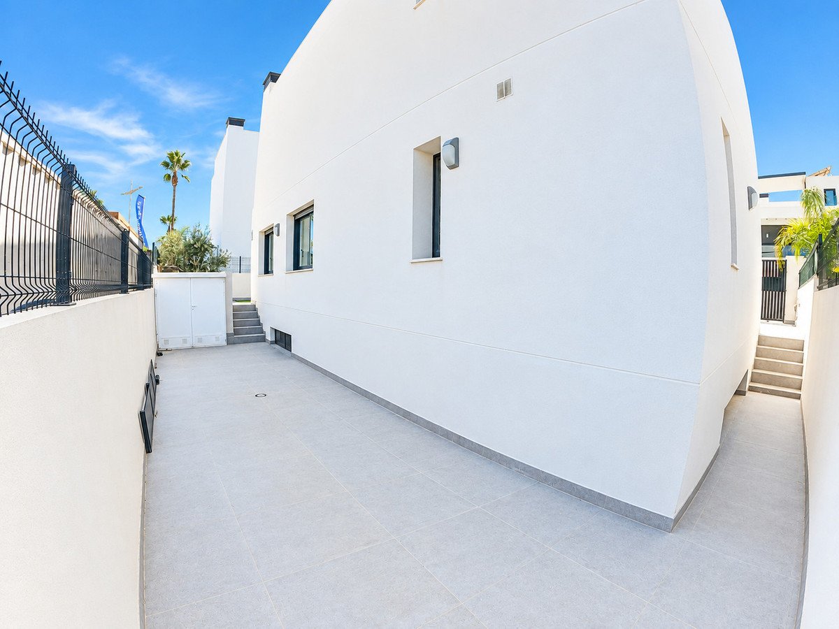 4 Bed Detached Villa in La Finca Golf
