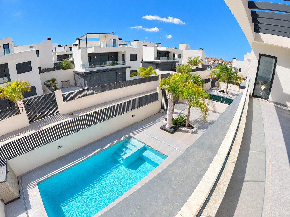 4 Bed Detached Villa in La Finca Golf