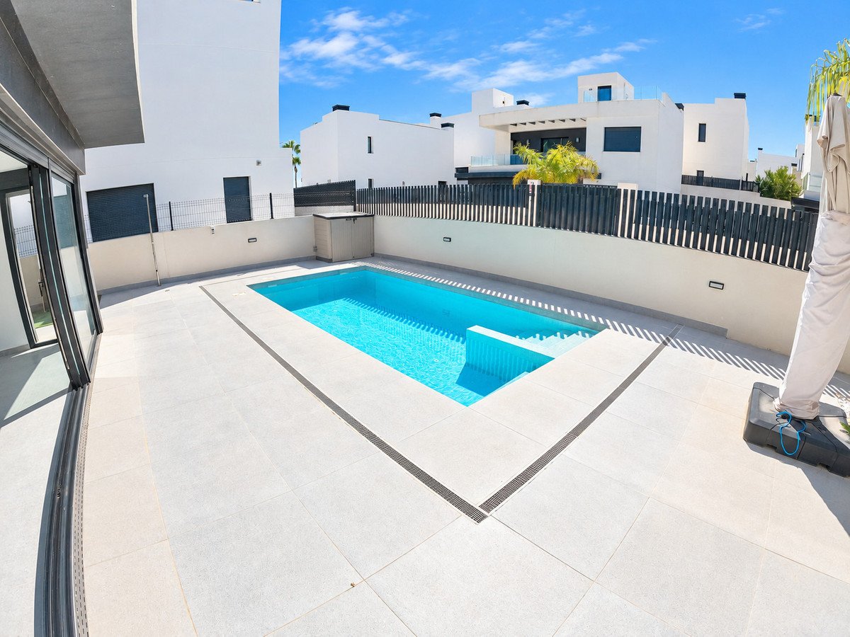 4 Bed Detached Villa in La Finca Golf