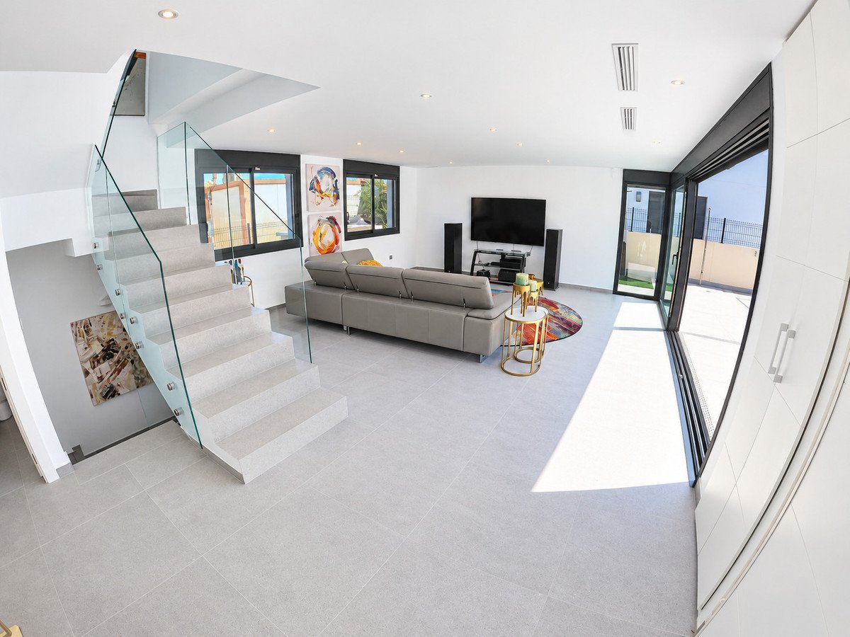 4 Bed Detached Villa in La Finca Golf