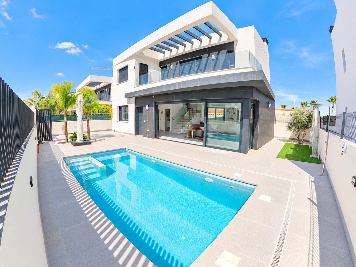 4 Bed Detached Villa in La Finca Golf