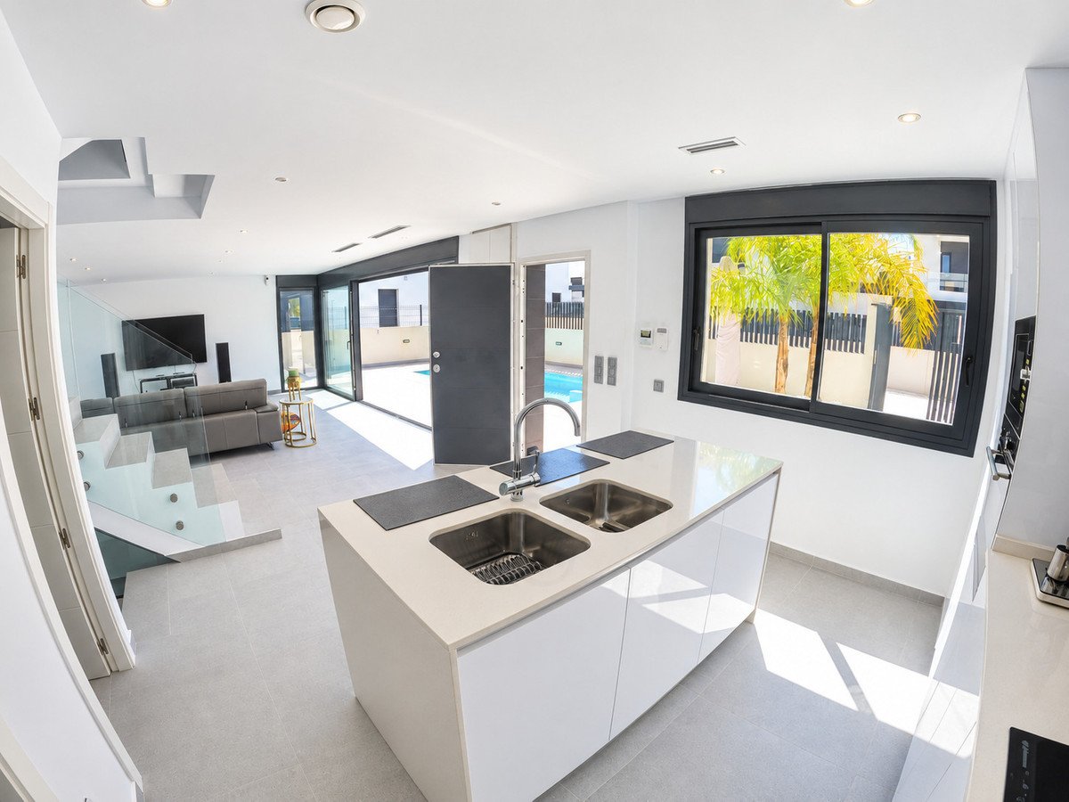 4 Bed Detached Villa in La Finca Golf