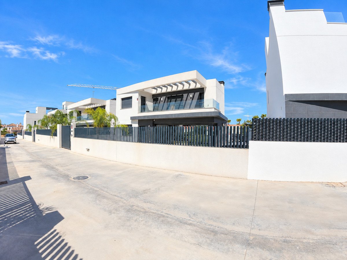 4 Bed Detached Villa in La Finca Golf