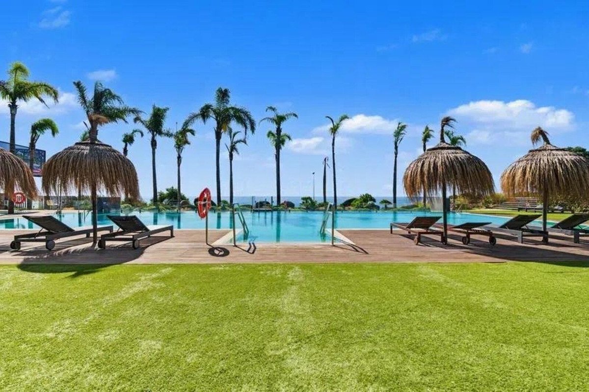 3 Bed Middle Floor Apartment in El Chaparral