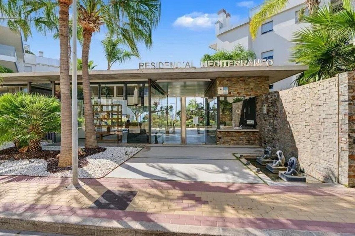 3 Bed Middle Floor Apartment in El Chaparral