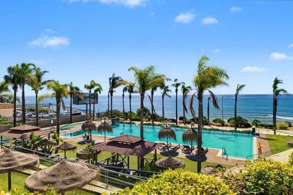 3 Bed Middle Floor Apartment in El Chaparral