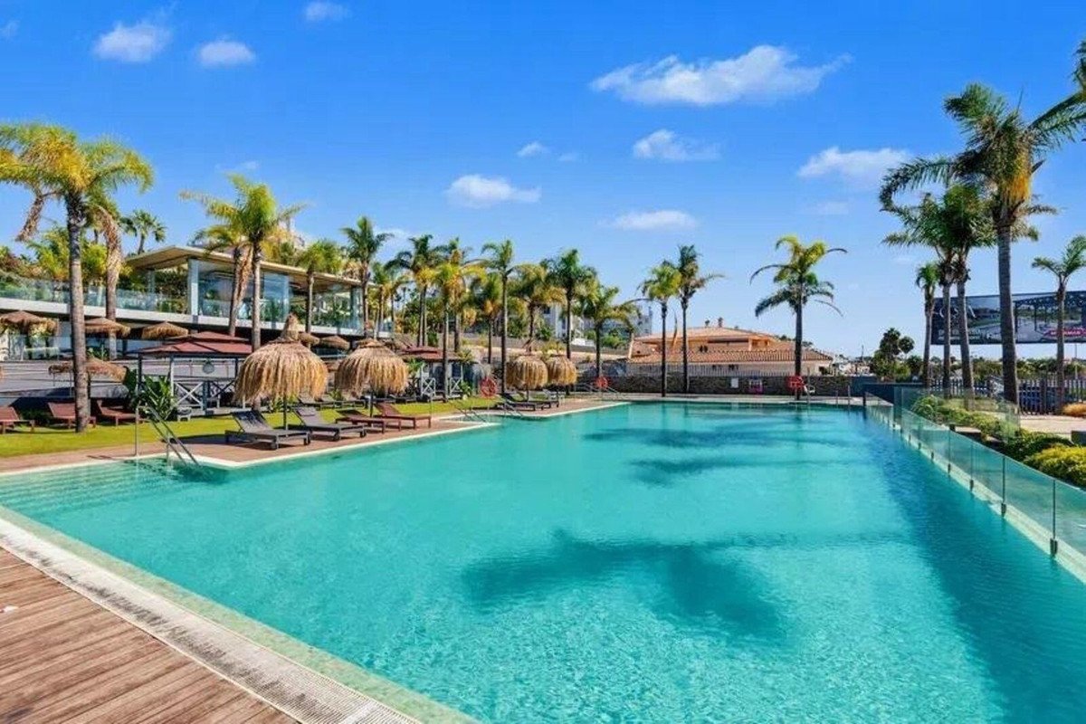 3 Bed Middle Floor Apartment in El Chaparral