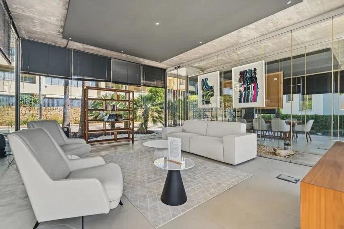 3 Bed Middle Floor Apartment in El Chaparral