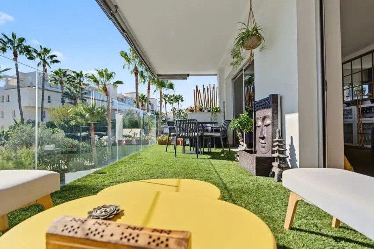 3 Bed Middle Floor Apartment in El Chaparral