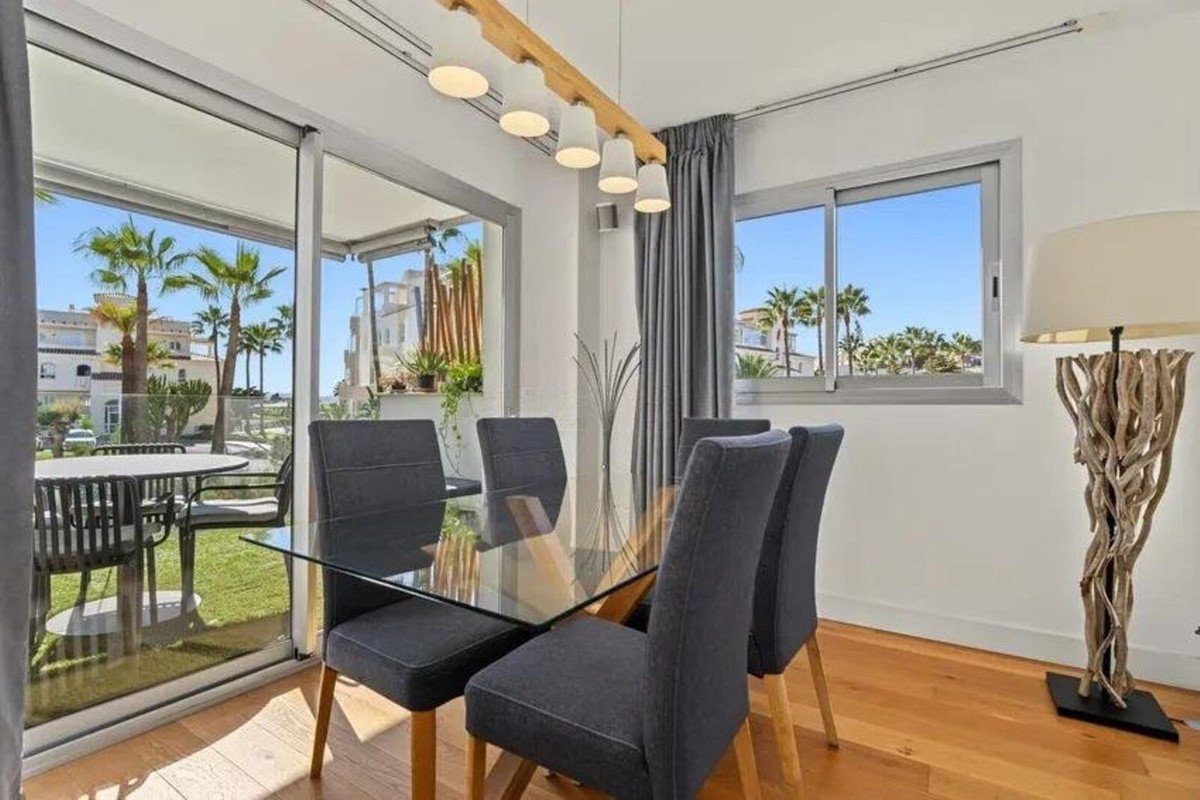 3 Bed Middle Floor Apartment in El Chaparral