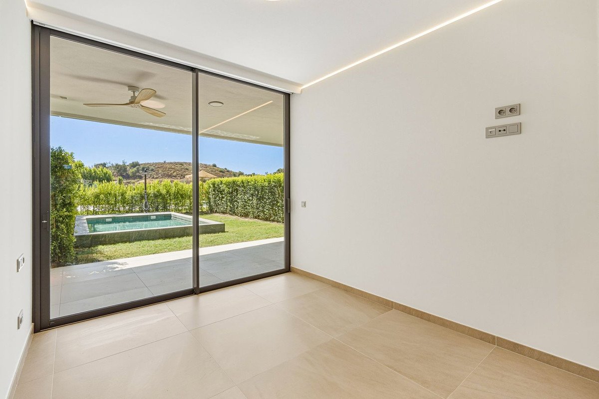 2 Bed Ground Floor Apartment in Higueron
