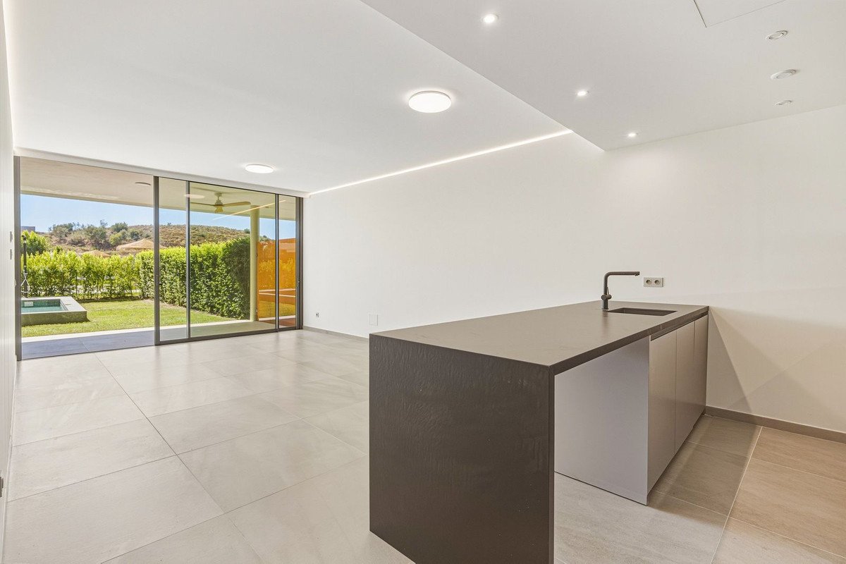 2 Bed Ground Floor Apartment in Higueron