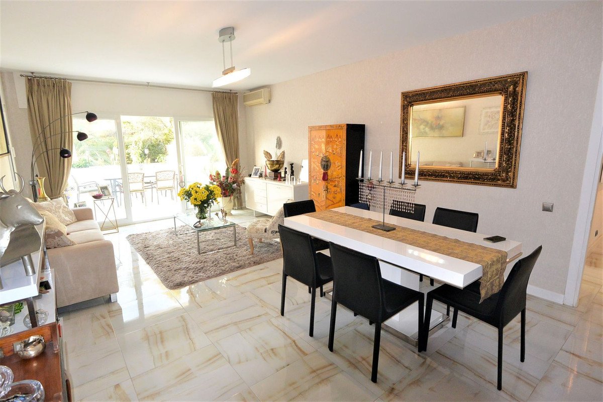 2 Bed Middle Floor Apartment in The Golden Mile