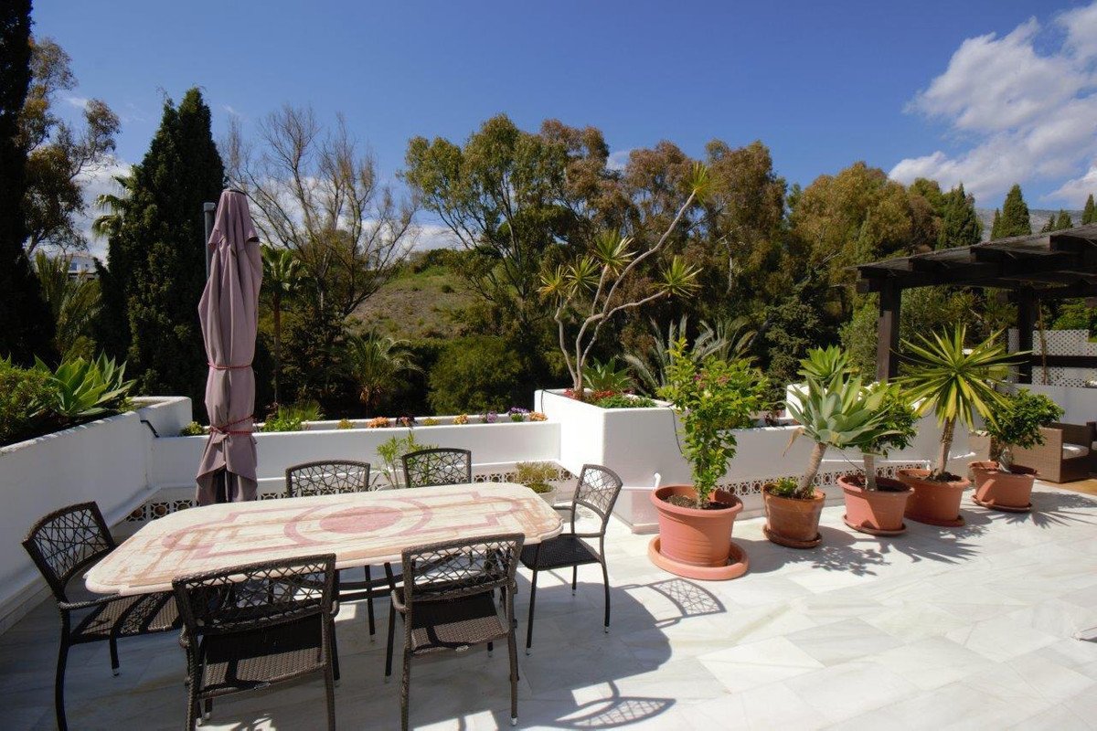 2 Bed Middle Floor Apartment in The Golden Mile