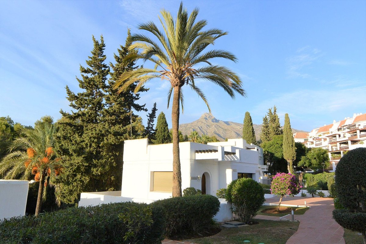 2 Bed Middle Floor Apartment in The Golden Mile