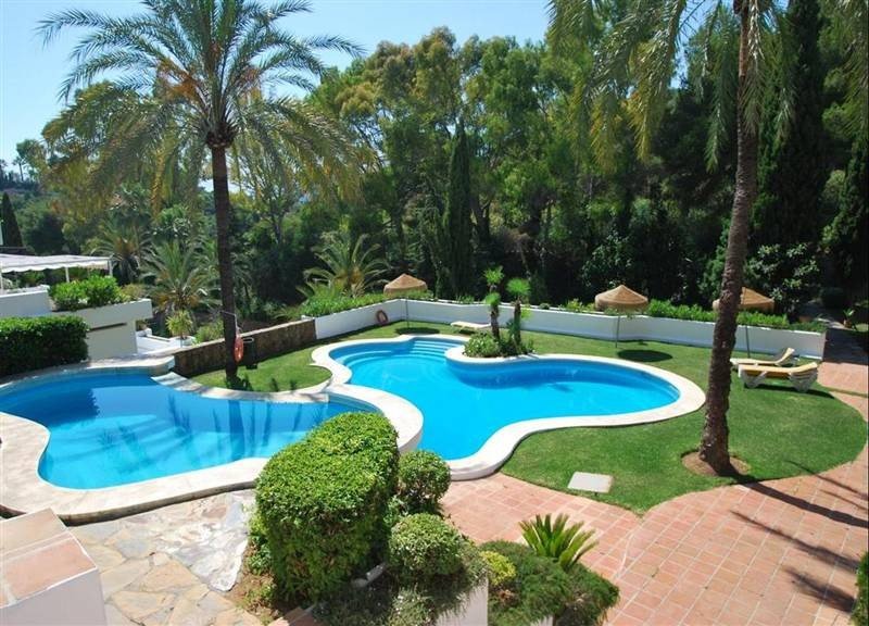 2 Bed Middle Floor Apartment in The Golden Mile