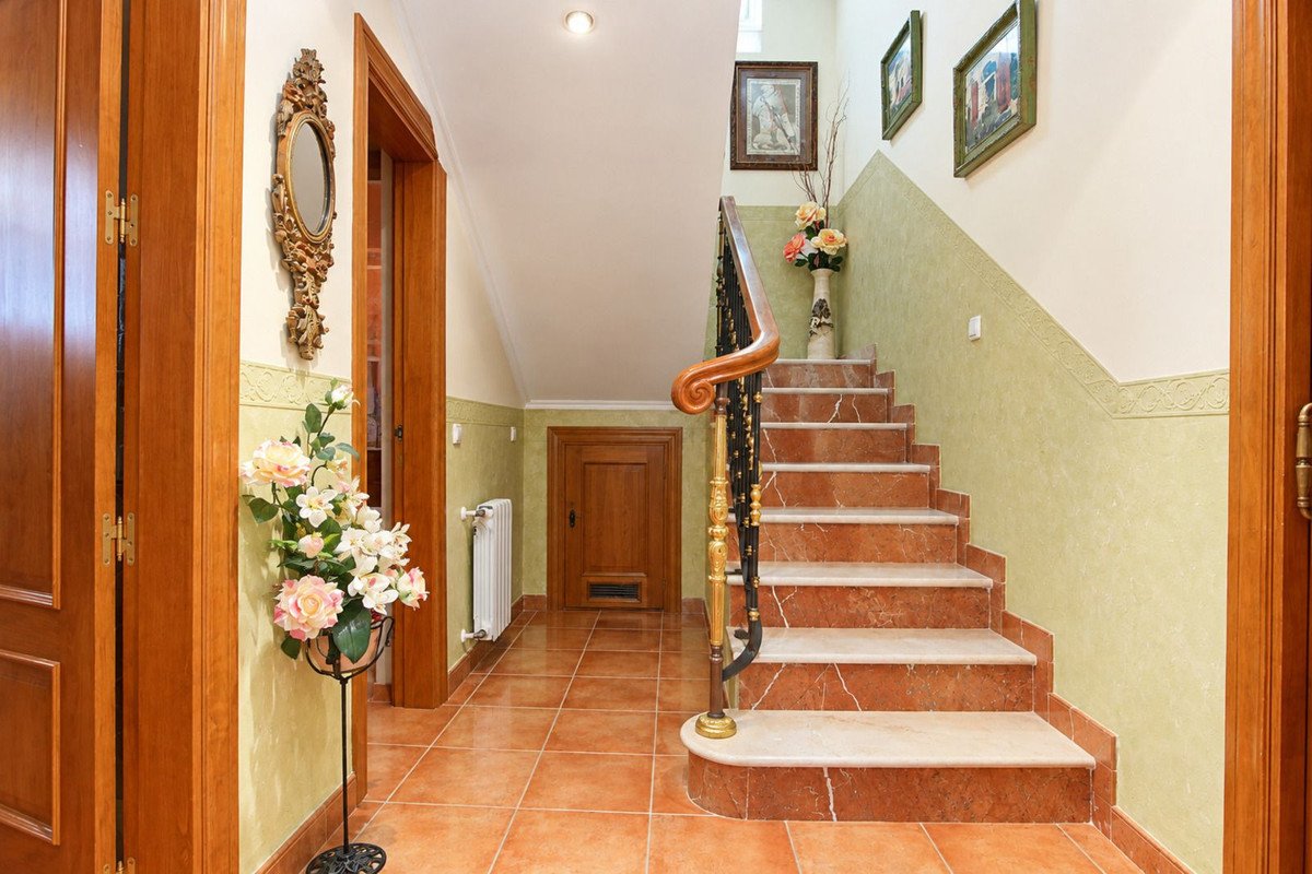 4 Bed Detached Villa in Coín
