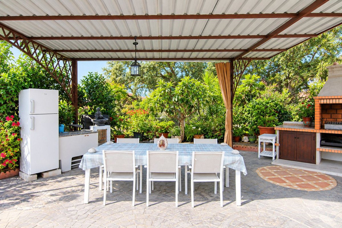 4 Bed Detached Villa in Coín