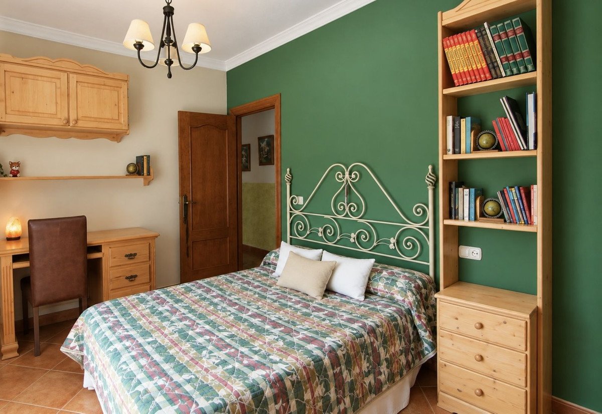 4 Bed Detached Villa in Coín