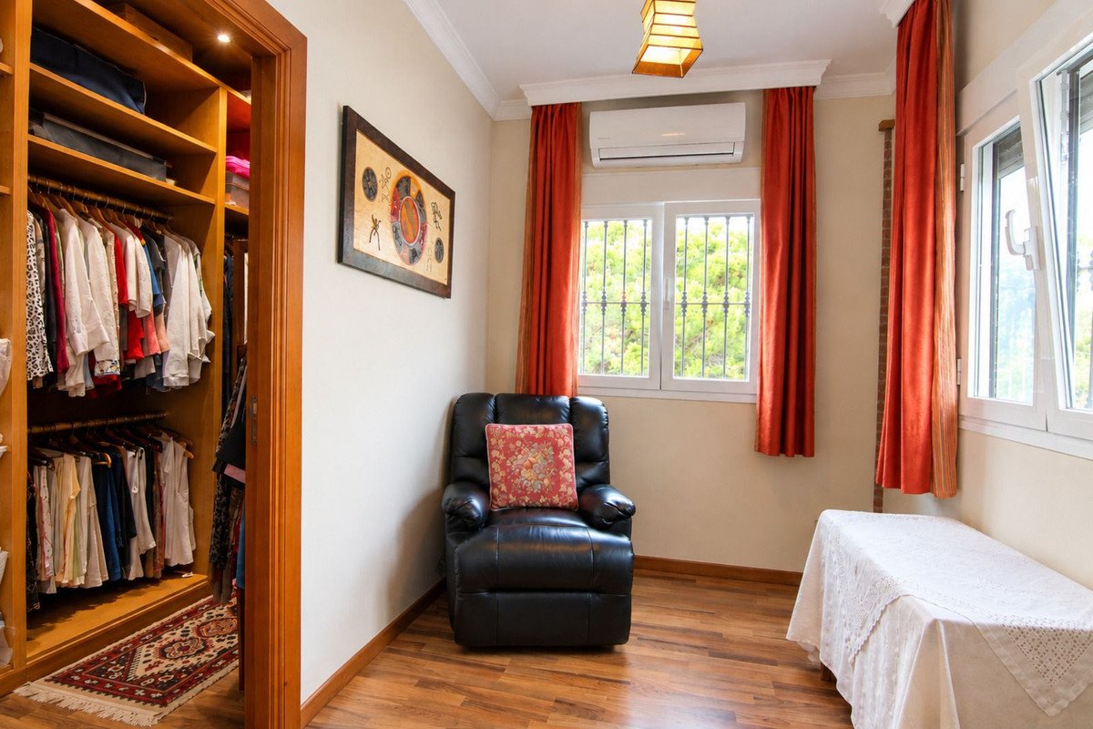 4 Bed Detached Villa in Coín