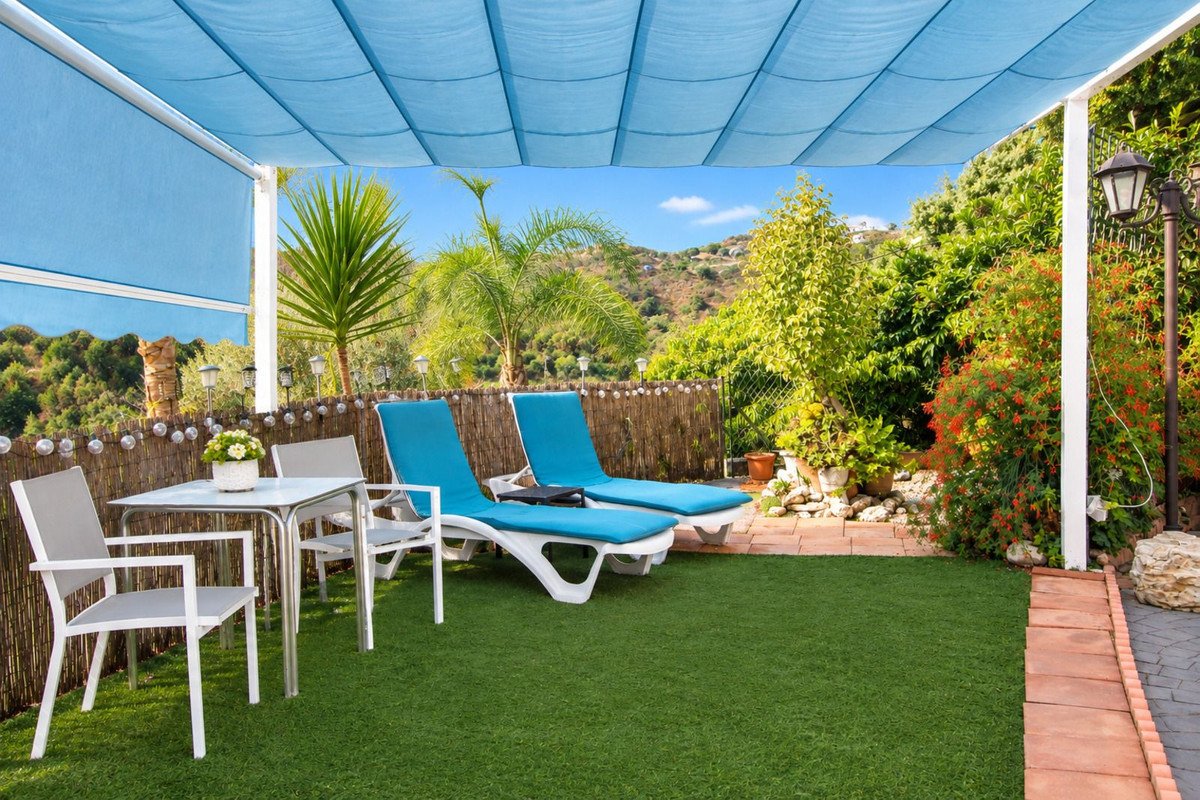 4 Bed Detached Villa in Coín