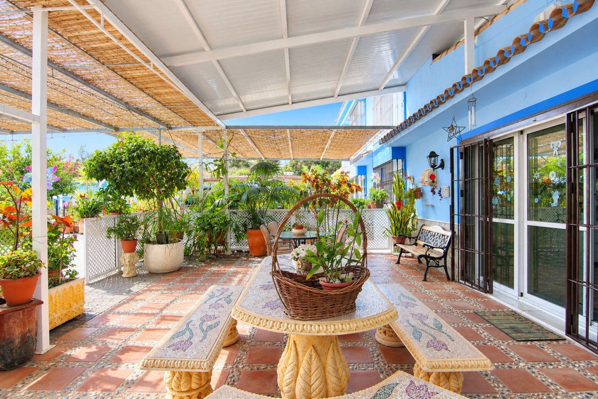4 Bed Detached Villa in Coín