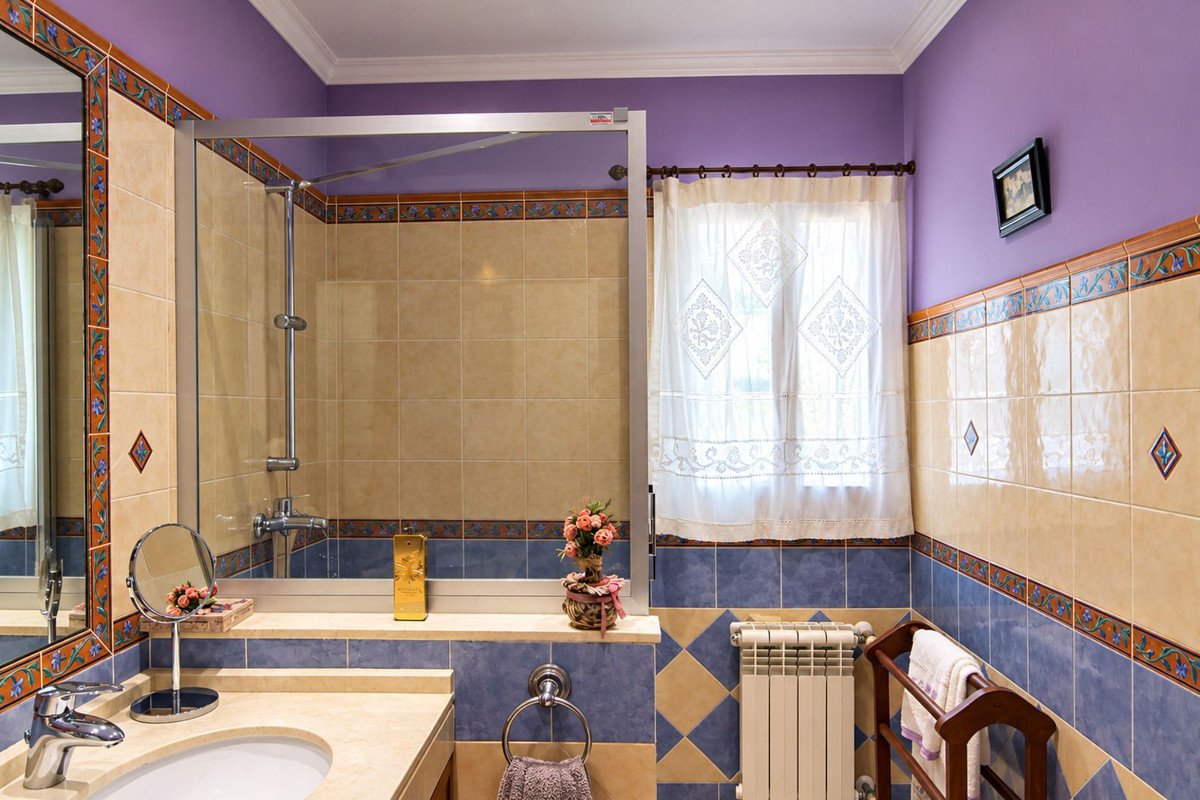 4 Bed Detached Villa in Coín