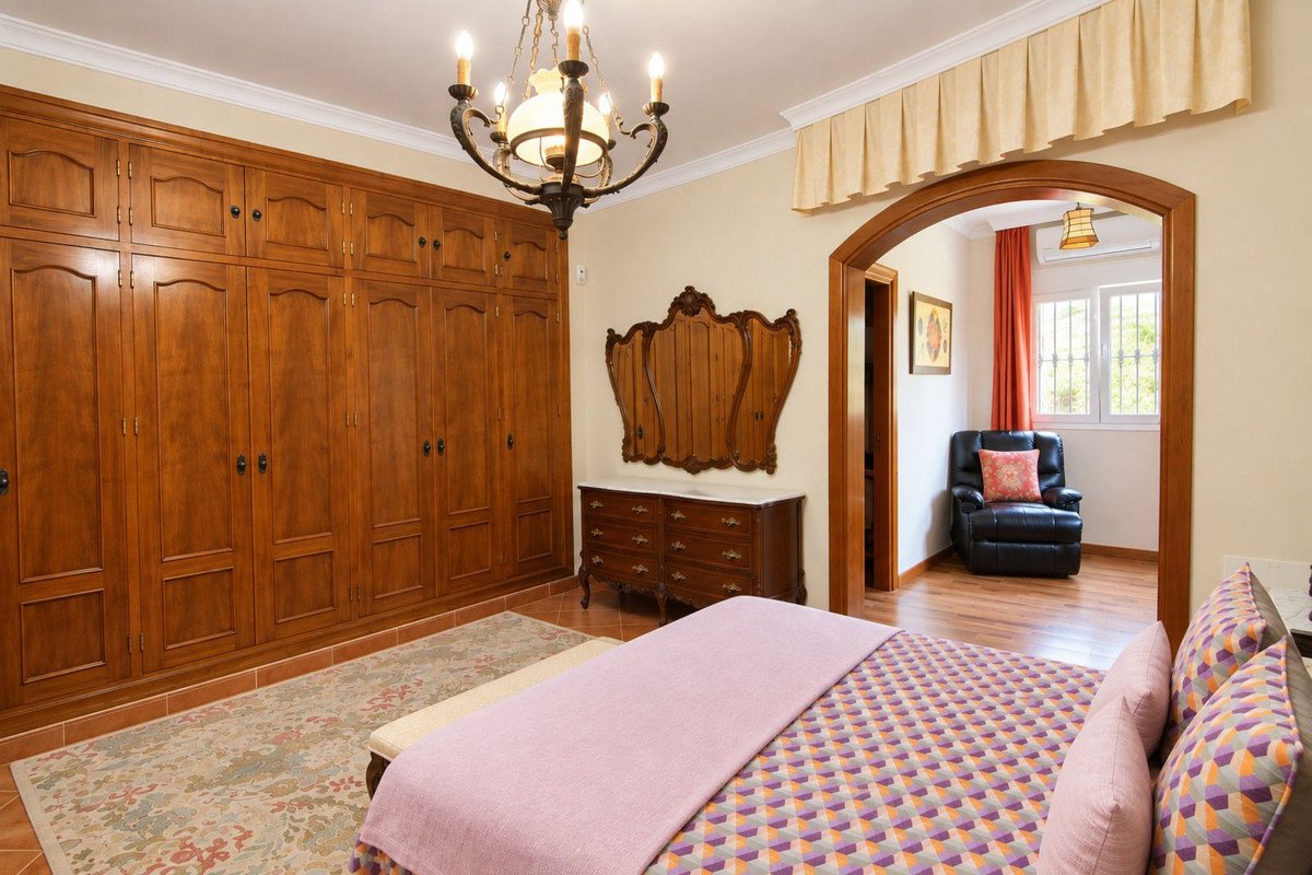 4 Bed Detached Villa in Coín