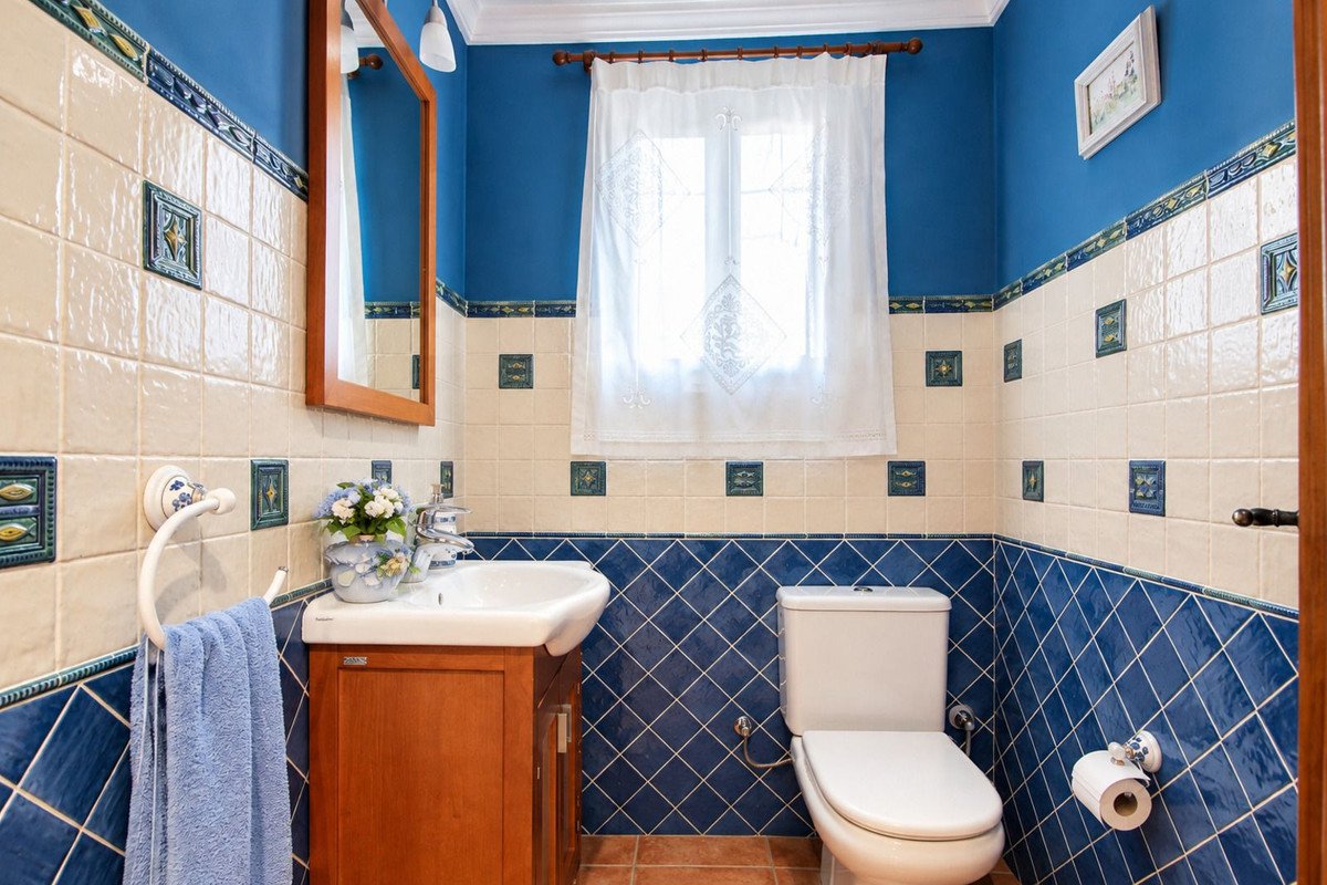 4 Bed Detached Villa in Coín