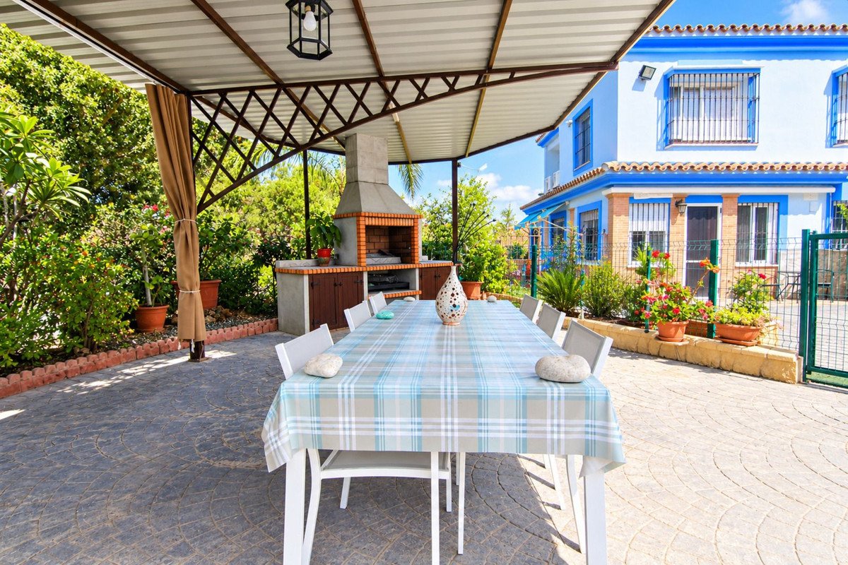 4 Bed Detached Villa in Coín