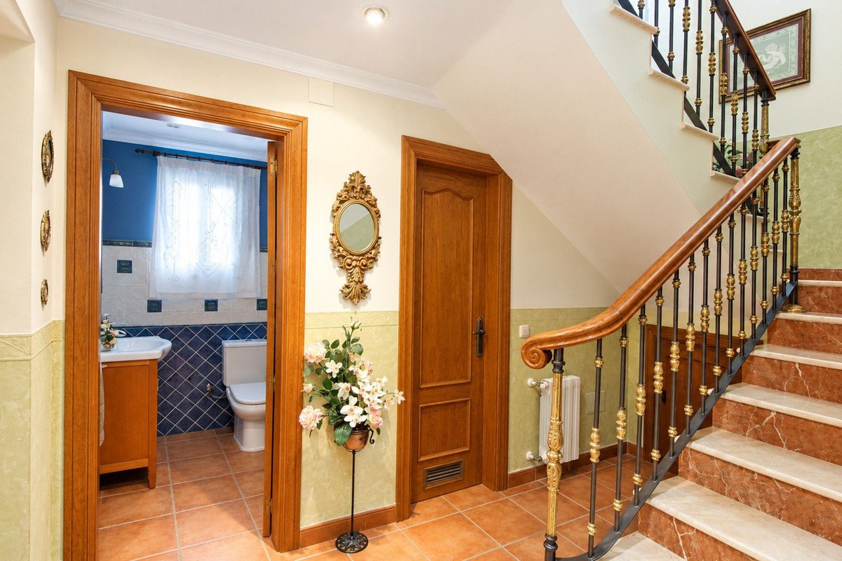 4 Bed Detached Villa in Coín