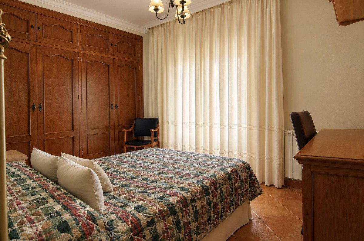 4 Bed Detached Villa in Coín