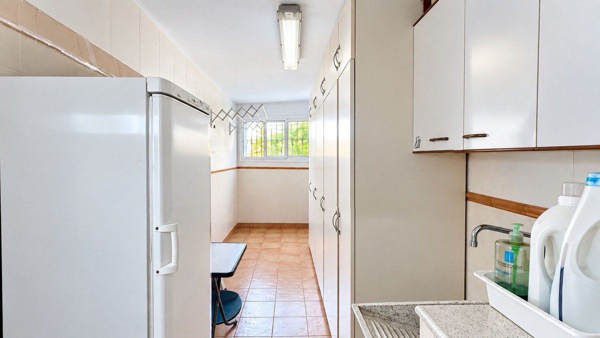 4 Bed Detached Villa in Coín