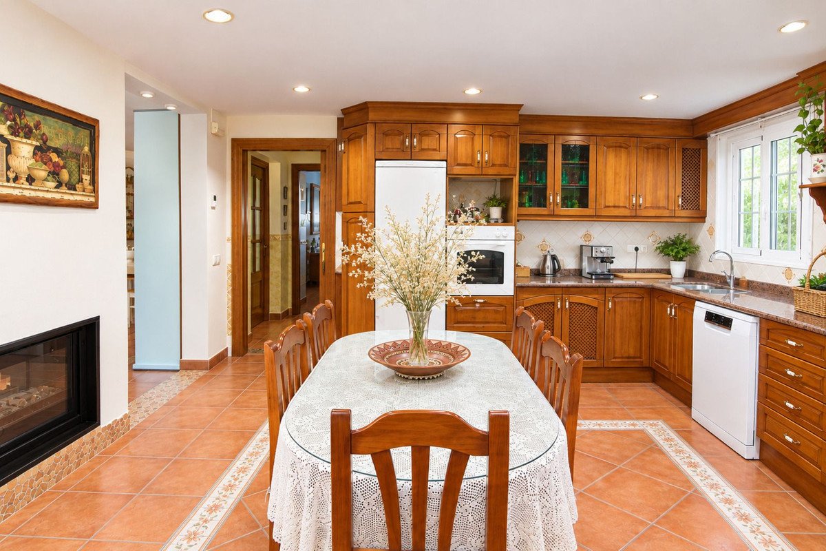 4 Bed Detached Villa in Coín