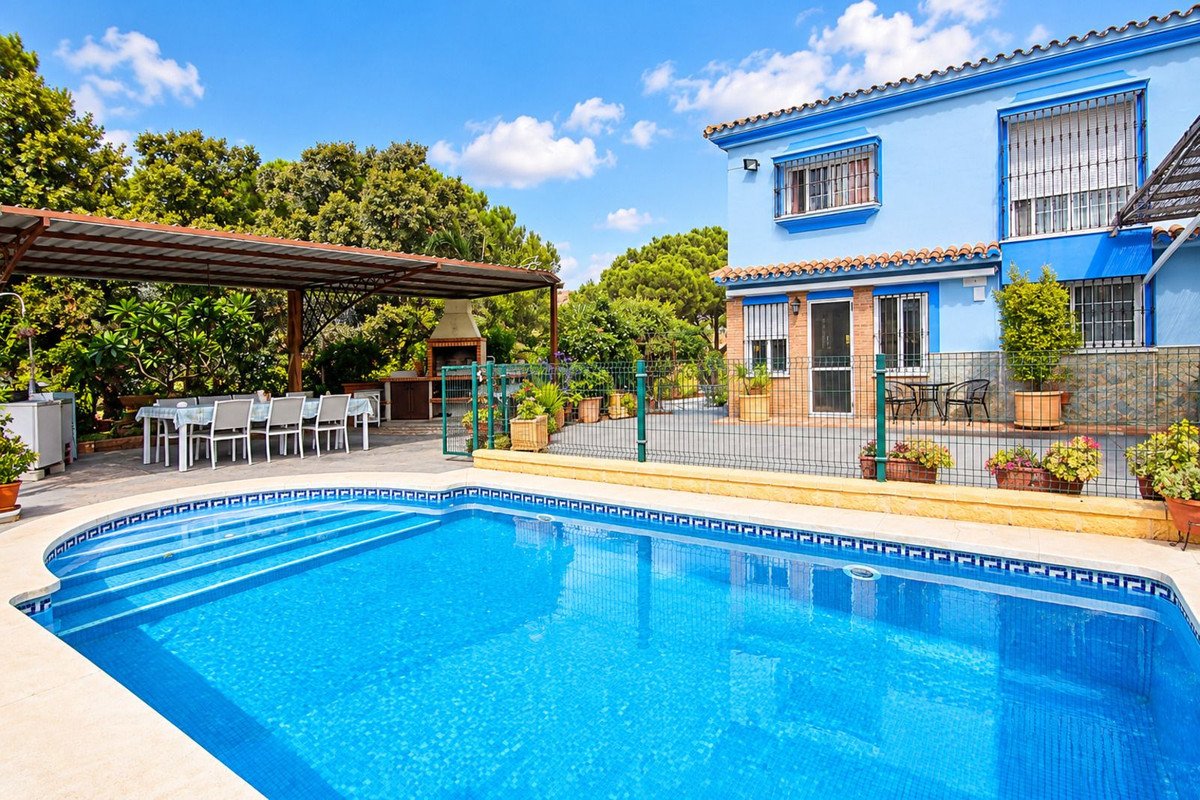 4 Bed Detached Villa in Coín