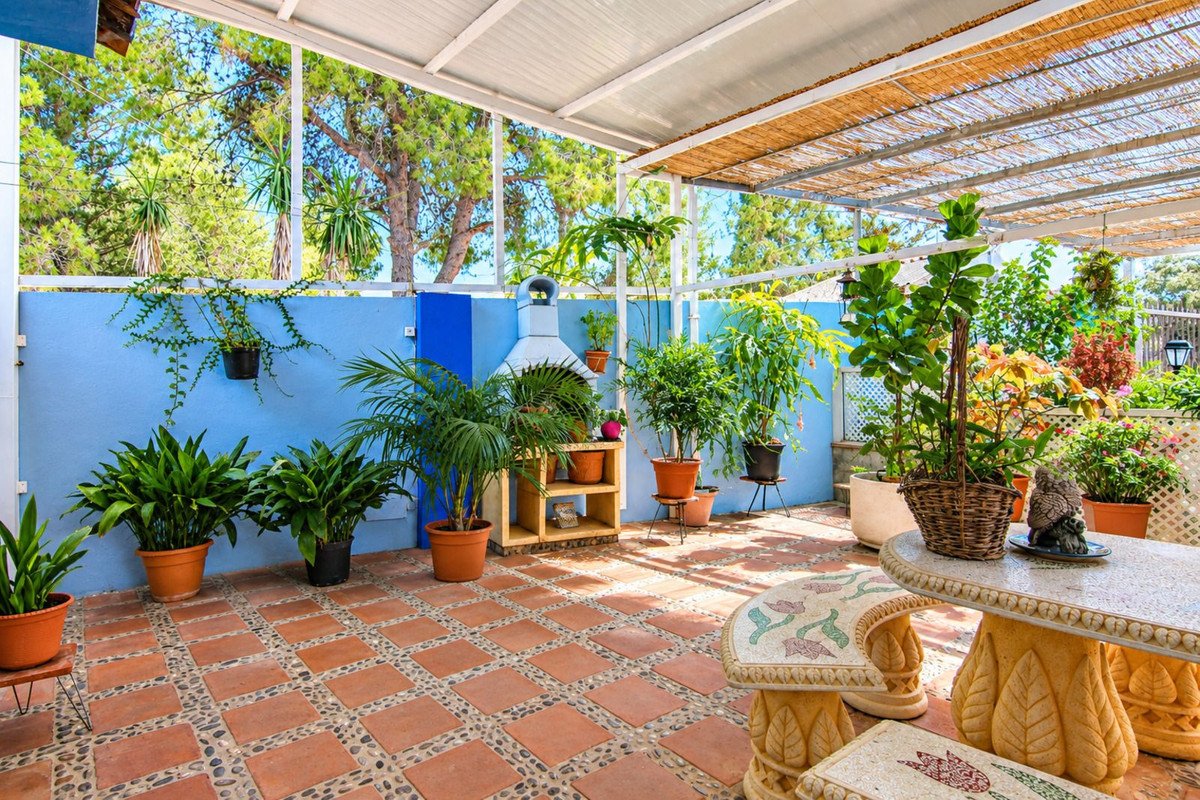 4 Bed Detached Villa in Coín