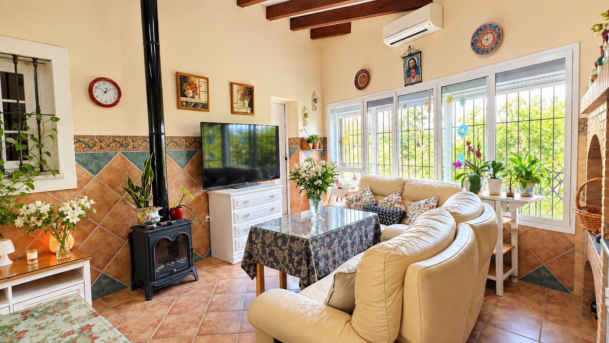 4 Bed Detached Villa in Coín