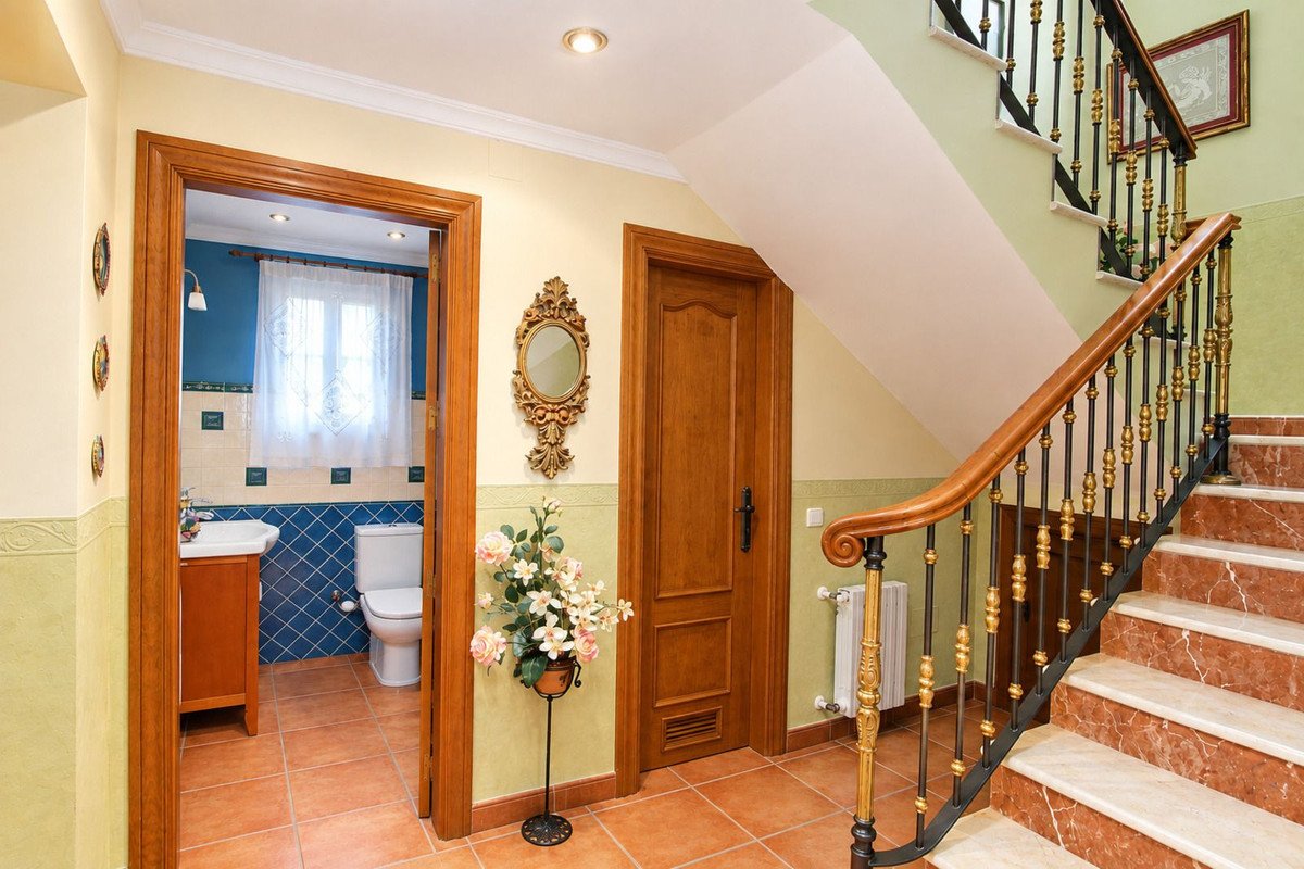 4 Bed Detached Villa in Coín
