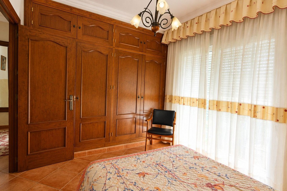 4 Bed Detached Villa in Coín