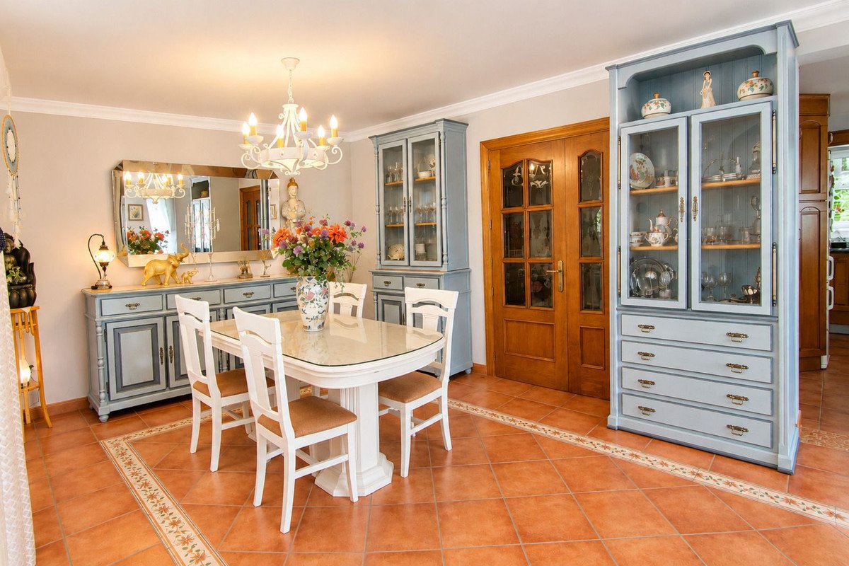 4 Bed Detached Villa in Coín