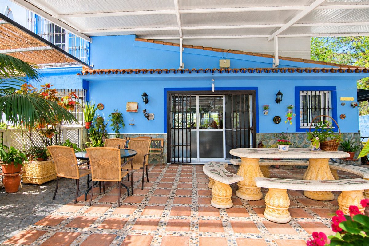4 Bed Detached Villa in Coín