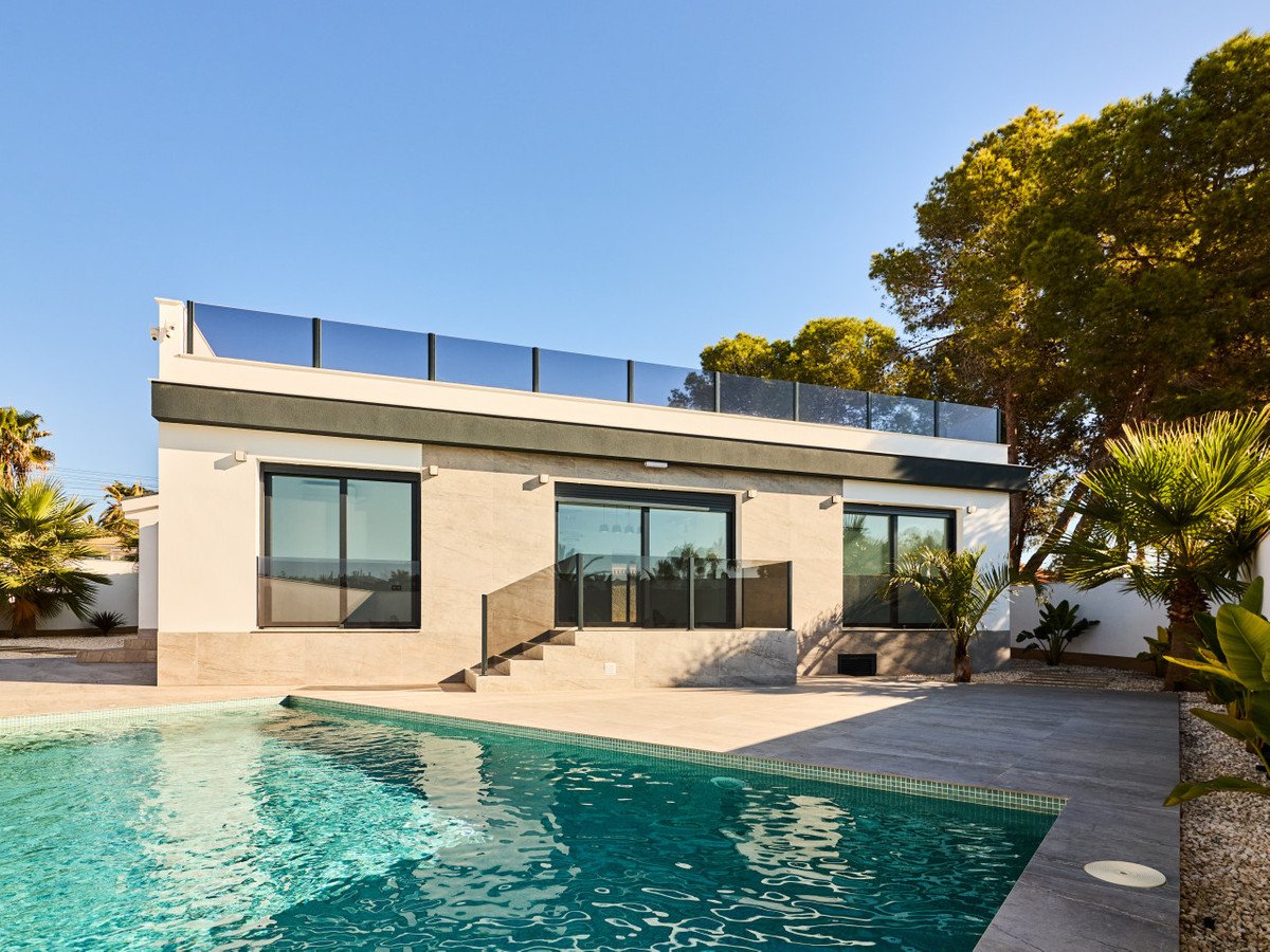 5 Bed Detached Villa in Rojales
