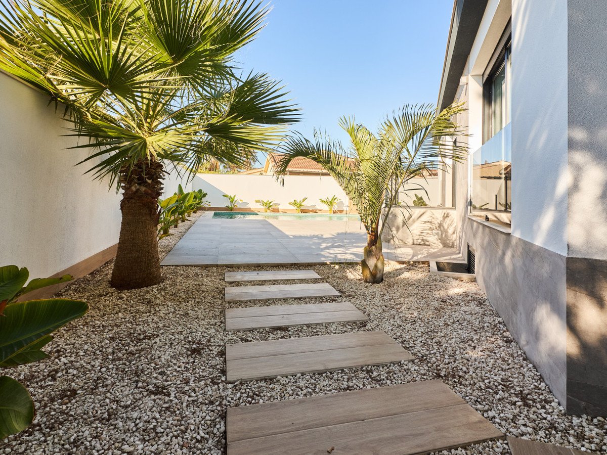 5 Bed Detached Villa in Rojales