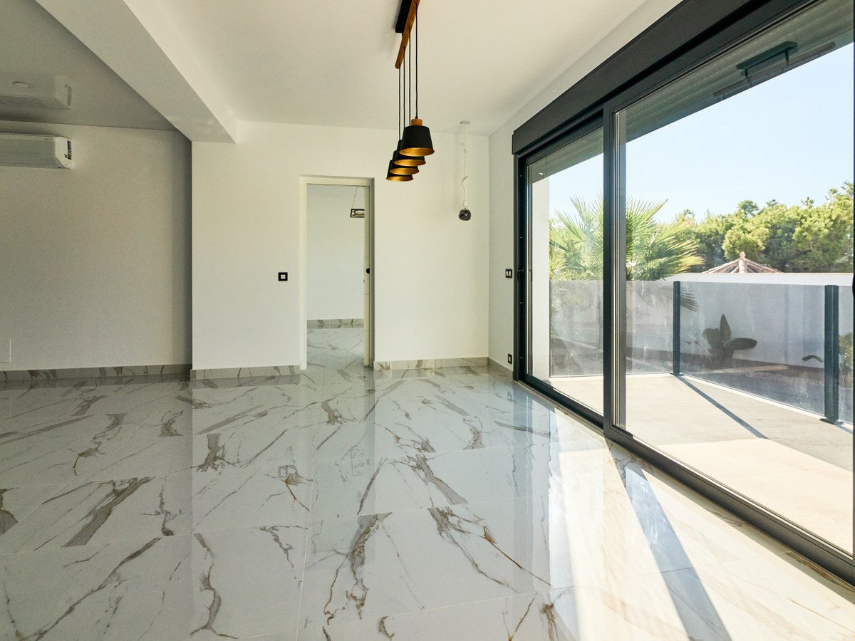 5 Bed Detached Villa in Rojales