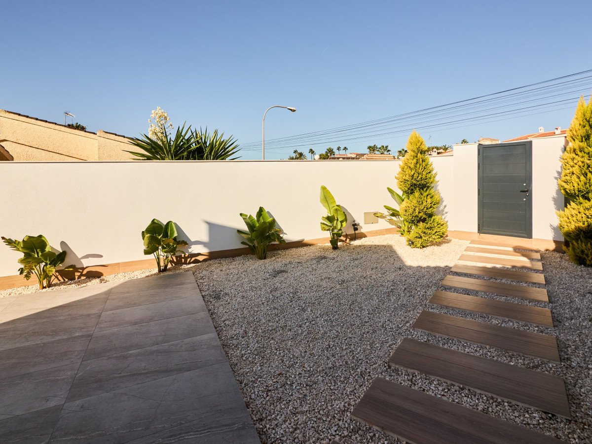 5 Bed Detached Villa in Rojales