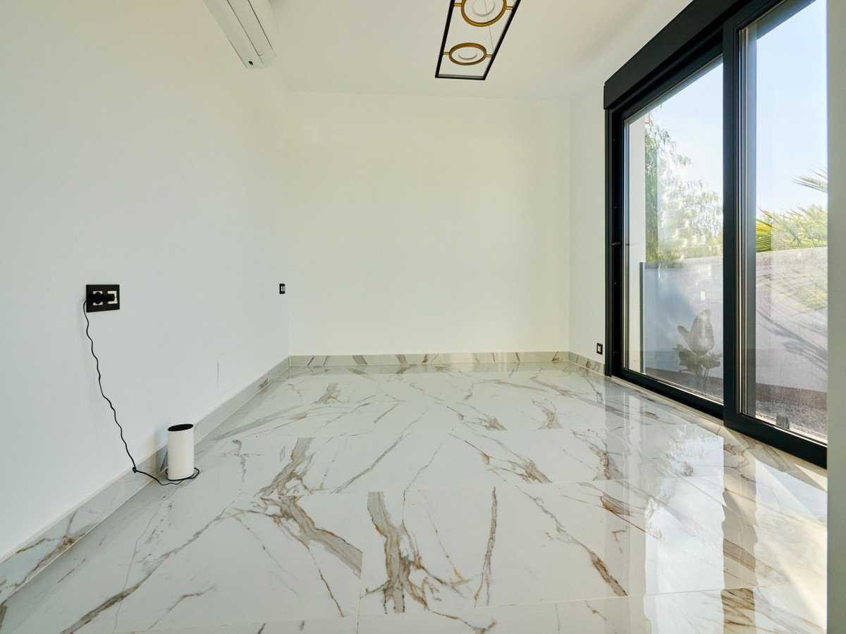 5 Bed Detached Villa in Rojales